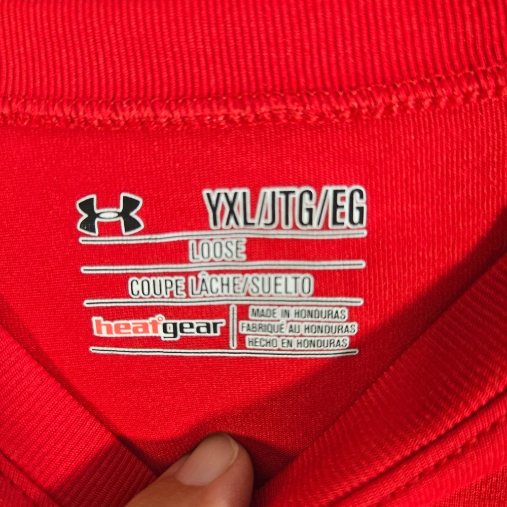 Under Armour Boys HeatGear Silence The Crowd Graphic Tee Red YXL - Picture 3 of 6